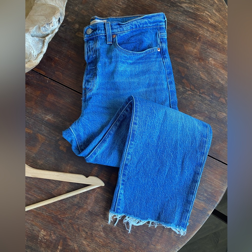 Levi’s Wedgie Straight Frayed Jeans